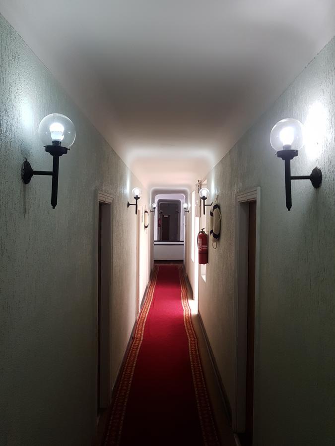 Alhambra Hotel Сан Антонио Екстериор снимка